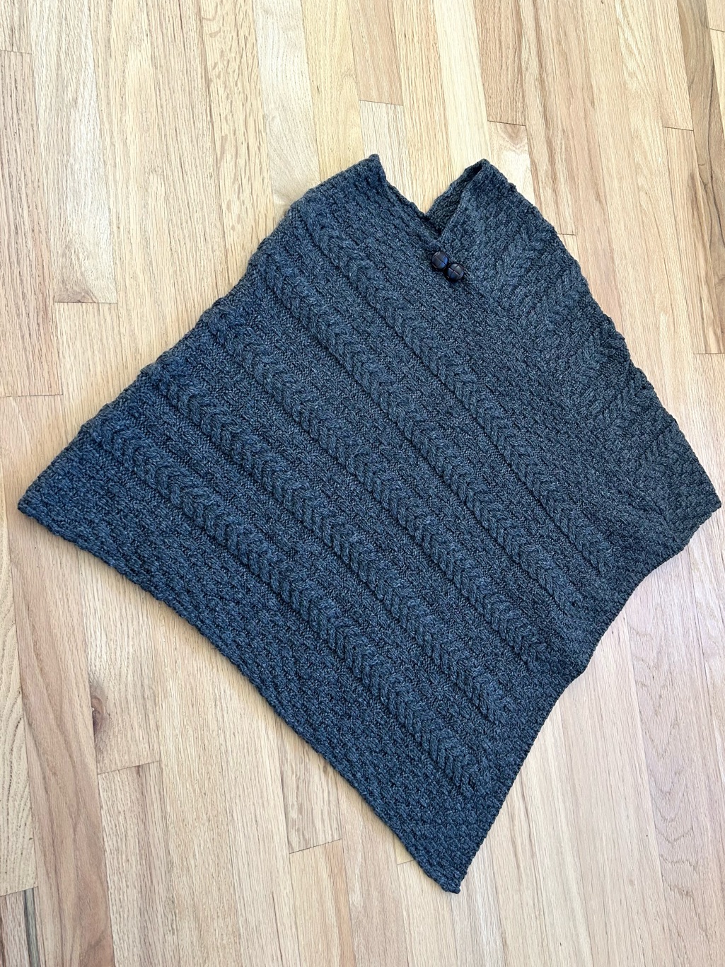 Aran Merino Wool Cable Knit Poncho Charcoal Gray Made In Ireland O/S — image 6 of 8
